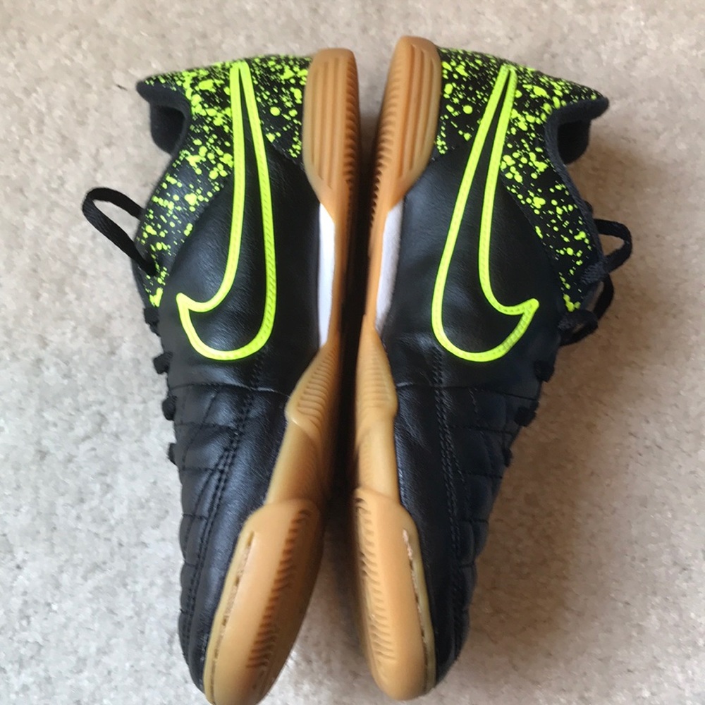 Kids Nike sneakers size 4